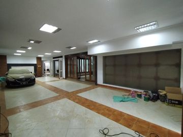 Single House dengan Taman dan Kolam Renang & Kondisi Furnished HSE-A0577