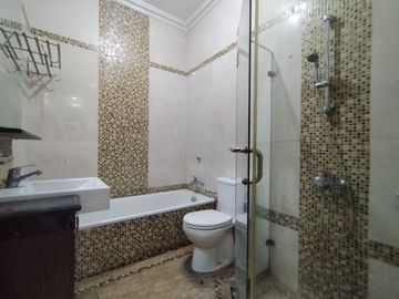 Single House dengan Taman dan Kolam Renang & Kondisi Furnished HSE-A0577