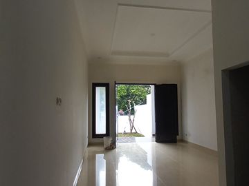 Rumah Baru Lokasi Strategis Di Duren Sawit S8713