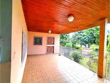 Se Vende Terreno de 1000m2 Con dos Casas en San Antonio