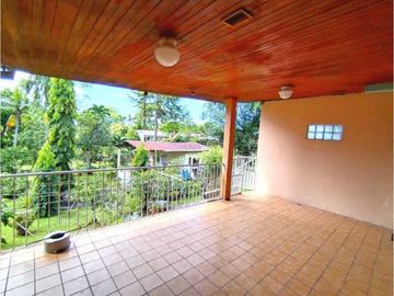 Se Vende Terreno de 1000m2 Con dos Casas en San Antonio