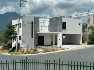 CASA EN VENTA  BOSQUES DE SAN PEDRO EN SANTIAGO