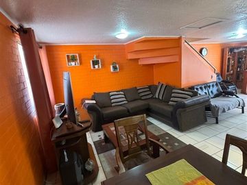 HERMOSA, LUMINOSA Y AMPLIA PROPIEDAD EN VILLA LOS AROMOS