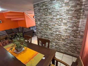 HERMOSA, LUMINOSA Y AMPLIA PROPIEDAD EN VILLA LOS AROMOS