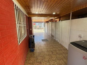 HERMOSA, LUMINOSA Y AMPLIA PROPIEDAD EN VILLA LOS AROMOS