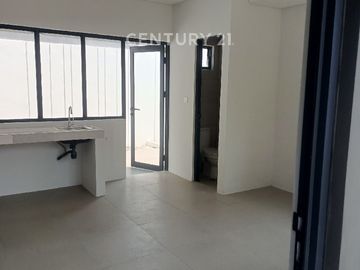 Disewakan Rumah XYZ , Asri, Nyaman, Aman, Di Lippo Cikarang