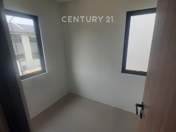 Disewakan Rumah XYZ , Asri, Nyaman, Aman, Di Lippo Cikarang