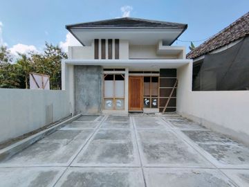 Rumah baru proses finishing dekat pusat kerajinan Kasongan