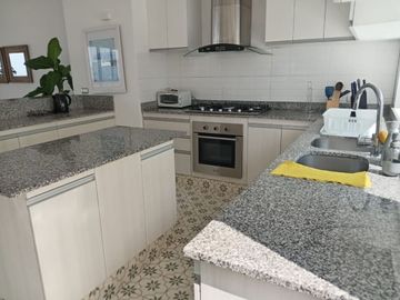 LISTA PARA MUDARSE! ESPECTACULAR CASA DE PLAYA AMOBLADA EN LOMAS DEL MAR