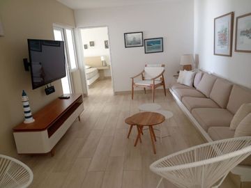 LISTA PARA MUDARSE! ESPECTACULAR CASA DE PLAYA AMOBLADA EN LOMAS DEL MAR