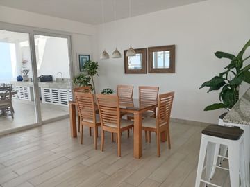 LISTA PARA MUDARSE! ESPECTACULAR CASA DE PLAYA AMOBLADA EN LOMAS DEL MAR