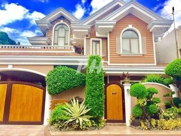 Luxury House and Lot for Sale in Mindanao Ave near Mindanao Avenue PH1149