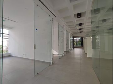 VENTA EDIFICIO COMERCIAL PARA RESTAURANTE-BANCO 25 ESTACIOMIENTOS