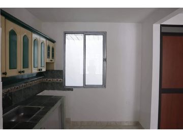SE VENDE CASA DE 3 PISOS CON 2 VIVIENDAS INDEPENDIENTES EN SAMARIA