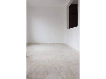 SE VENDE CASA DE 3 PISOS CON 2 VIVIENDAS INDEPENDIENTES EN SAMARIA