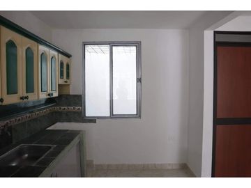 SE VENDE CASA DE 3 PISOS CON 2 VIVIENDAS INDEPENDIENTES EN SAMARIA