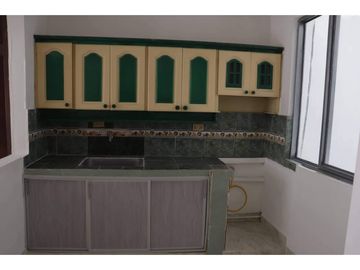 SE VENDE CASA DE 3 PISOS CON 2 VIVIENDAS INDEPENDIENTES EN SAMARIA