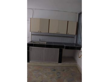 SE VENDE CASA DE 3 PISOS CON 2 VIVIENDAS INDEPENDIENTES EN SAMARIA
