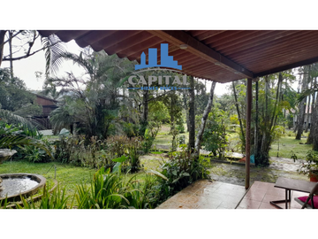 SE VENDE CASA, 4 CABAÑAS Y 1 APARTAMENTO EN CERRO AZUL