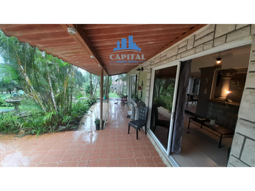 SE VENDE CASA, 4 CABAÑAS Y 1 APARTAMENTO EN CERRO AZUL