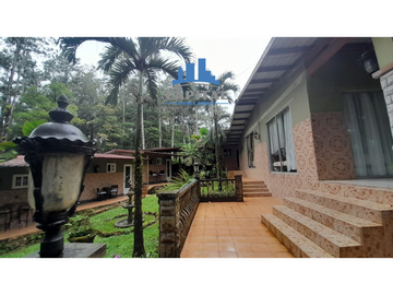 SE VENDE CASA, 4 CABAÑAS Y 1 APARTAMENTO EN CERRO AZUL
