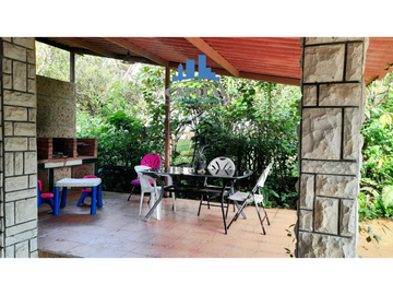 SE VENDE CASA, 4 CABAÑAS Y 1 APARTAMENTO EN CERRO AZUL