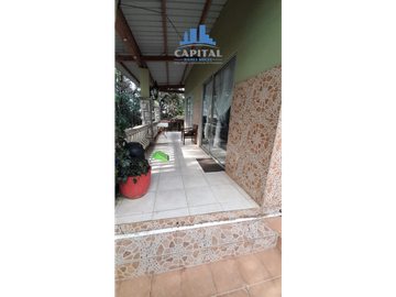 SE VENDE CASA, 4 CABAÑAS Y 1 APARTAMENTO EN CERRO AZUL