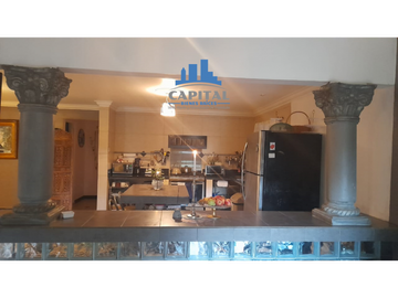 SE VENDE CASA, 4 CABAÑAS Y 1 APARTAMENTO EN CERRO AZUL