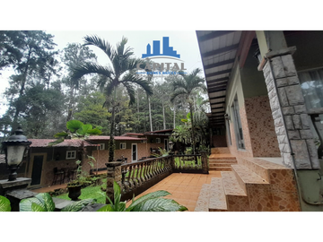 SE VENDE CASA, 4 CABAÑAS Y 1 APARTAMENTO EN CERRO AZUL