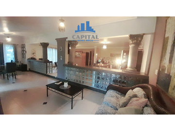 SE VENDE CASA, 4 CABAÑAS Y 1 APARTAMENTO EN CERRO AZUL