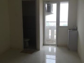 green pramuka city apt studio kosong
