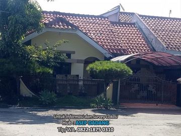 Rumah Taman Raflesia Kawaluyaan dekat Mesjid, Lapangan Tenis