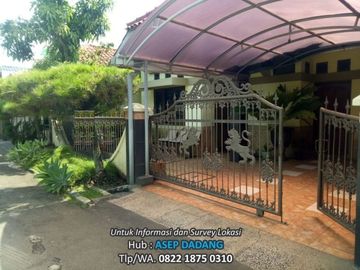 Rumah Taman Raflesia Kawaluyaan dekat Mesjid, Lapangan Tenis