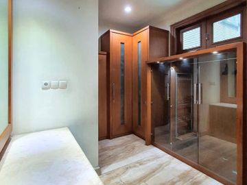 RUMAH at Jl HANG TUAH, KEBAYORAN BARU (HOEK, JARANG ADA)