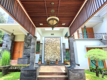 RUMAH at Jl HANG TUAH, KEBAYORAN BARU (HOEK, JARANG ADA)