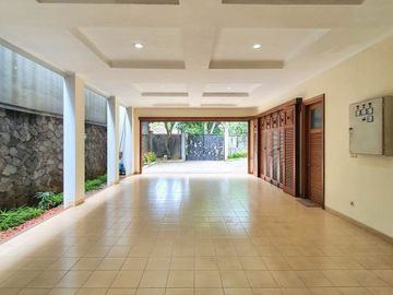RUMAH at Jl HANG TUAH, KEBAYORAN BARU (HOEK, JARANG ADA)