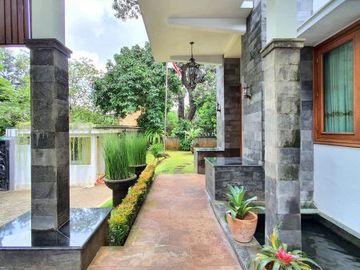 RUMAH at Jl HANG TUAH, KEBAYORAN BARU (HOEK, JARANG ADA)