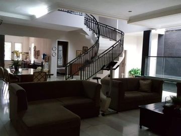 Rumah besar dan parkiran Luas satu satunya di Bintara Bekasi