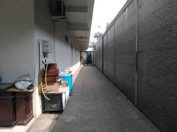 Rumah besar dan parkiran Luas satu satunya di Bintara Bekasi