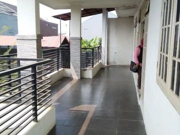 Rumah besar dan parkiran Luas satu satunya di Bintara Bekasi