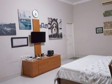 Rumah besar dan parkiran Luas satu satunya di Bintara Bekasi
