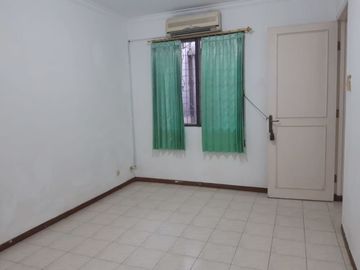 Jual rumah kompleks perumahan villa valencia-lontar