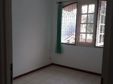 Jual rumah kompleks perumahan villa valencia-lontar