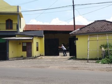 Gudang dijual murah di jalan raya sekarpuro pakis Malang