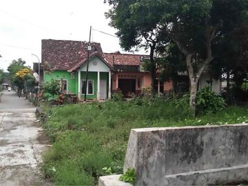 Tanah pekarangan hook cukup luas dekat Candi Prambanan
