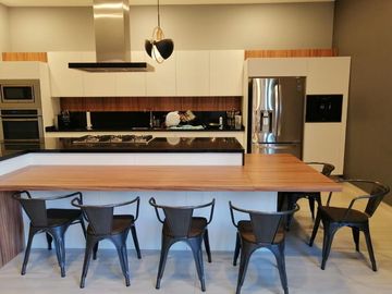Casa en Venta en Esquina en Lomas de Angelópolis II Zona Azul