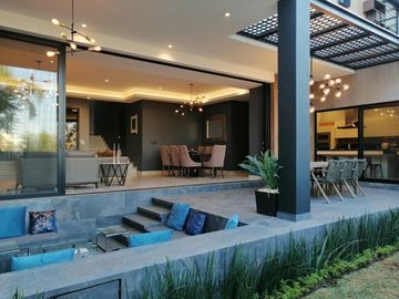 Casa en Venta en Esquina en Lomas de Angelópolis II Zona Azul