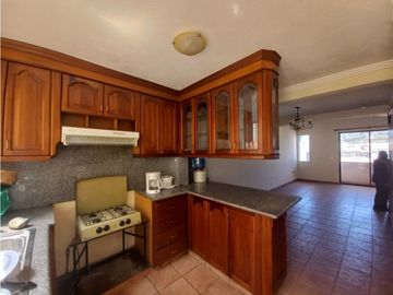 Casa en venta de 4 departamentos en totoracocha