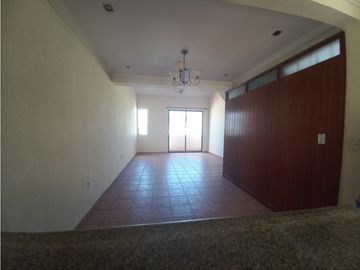 Casa en venta de 4 departamentos en totoracocha