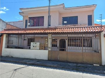 Casa en venta de 4 departamentos en totoracocha